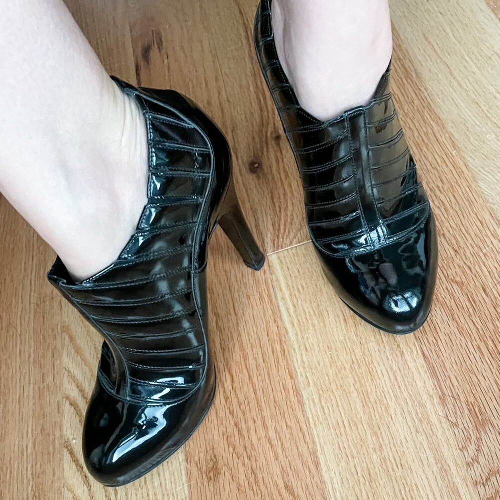 Chanel vintage 2006 Paris New York Patent Leather Booties size 38.5 US 7-7.5 - Picture 14 of 14